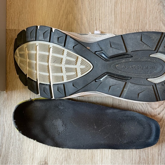 Men’s new balance. 9.5 4e - Picture 6 of 6